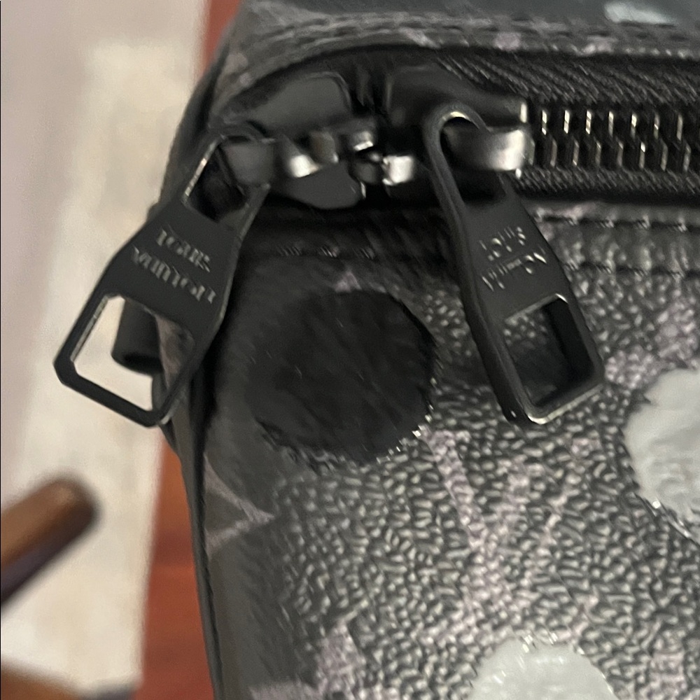 Louis Vuitton Yayoi Kusama 55 Keepall Monogram Black and Silver Duffel Bag - Picture 4 of 14